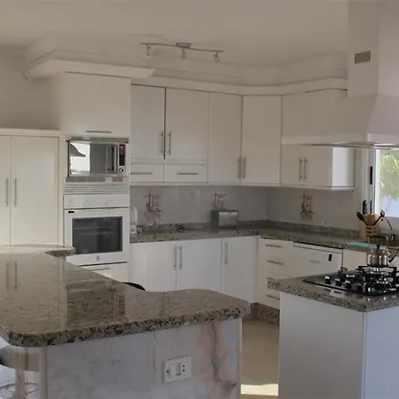 Villa 5-Bedroom With Private Pool アデヘ