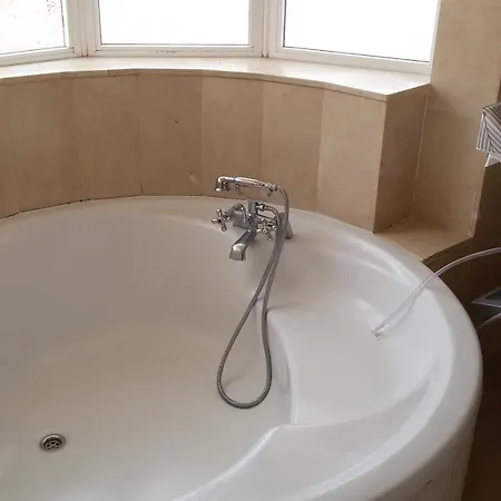 Villa 5-Bedroom With Private Pool *